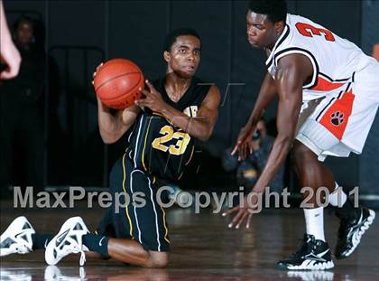 Thumbnail 1 in Uniondale vs White Plains (Harry Jefferson Holiday Showcase) photogallery.