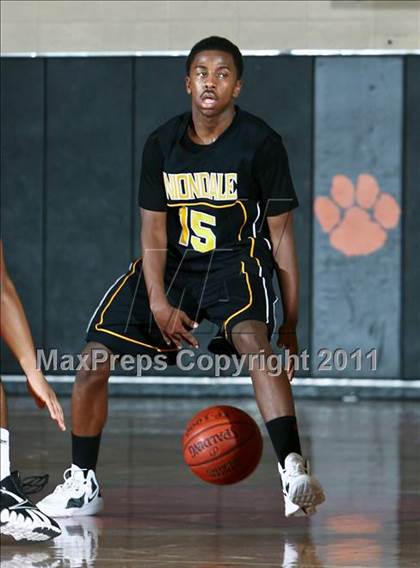 Thumbnail 3 in Uniondale vs White Plains (Harry Jefferson Holiday Showcase) photogallery.