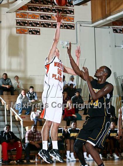 Thumbnail 3 in Uniondale vs White Plains (Harry Jefferson Holiday Showcase) photogallery.