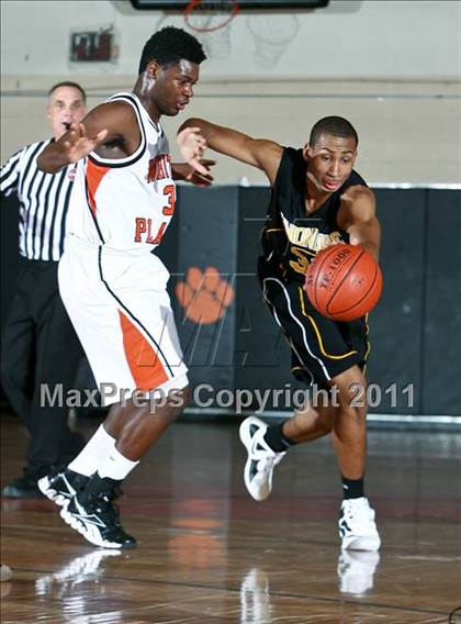 Thumbnail 3 in Uniondale vs White Plains (Harry Jefferson Holiday Showcase) photogallery.