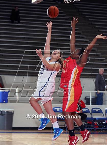 Thumbnail 2 in Yates vs. Cypress Creek (McDonald's Texas Invitational) photogallery.