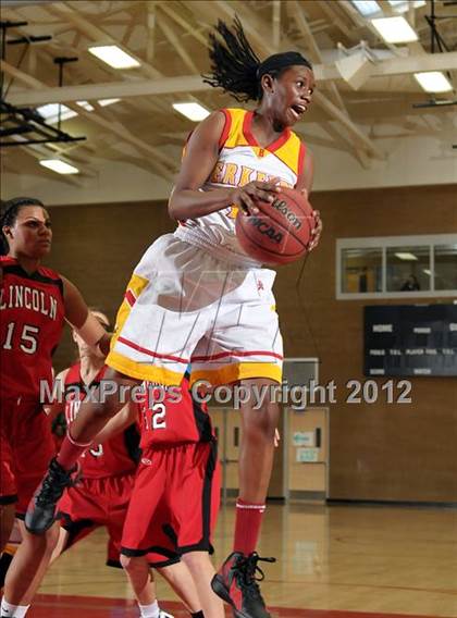 Thumbnail 3 in Lincoln vs. Berkeley (Common Good Classic) photogallery.