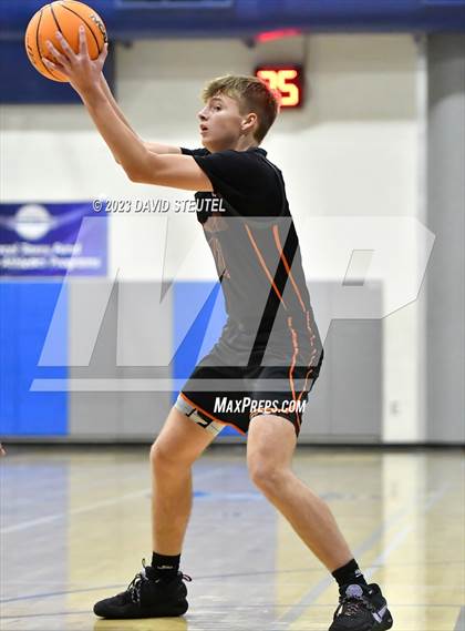 Thumbnail 3 in Roseville vs. Wood (Les Curry Invitational) photogallery.