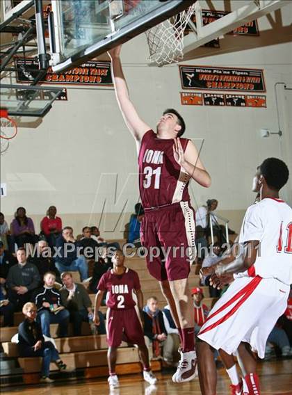 Thumbnail 3 in Peekskill vs. Iona Prep (Harry Jefferson Holiday Showcase) photogallery.