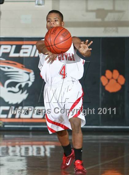 Thumbnail 2 in Peekskill vs. Iona Prep (Harry Jefferson Holiday Showcase) photogallery.