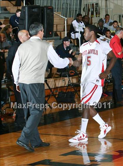Thumbnail 1 in Peekskill vs. Iona Prep (Harry Jefferson Holiday Showcase) photogallery.