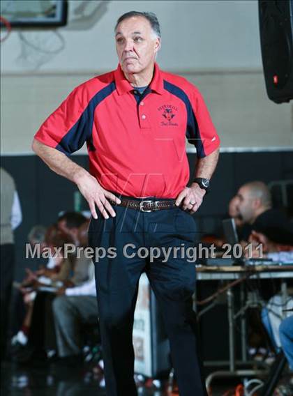 Thumbnail 2 in Peekskill vs. Iona Prep (Harry Jefferson Holiday Showcase) photogallery.