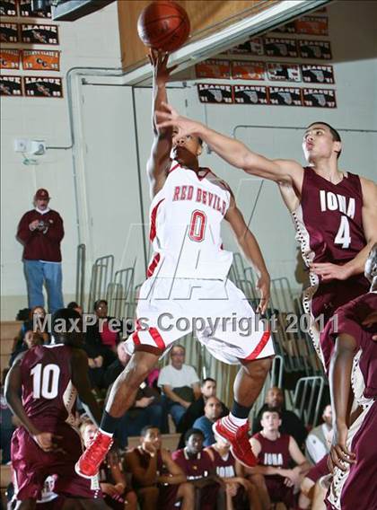 Thumbnail 3 in Peekskill vs. Iona Prep (Harry Jefferson Holiday Showcase) photogallery.