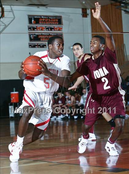 Thumbnail 1 in Peekskill vs. Iona Prep (Harry Jefferson Holiday Showcase) photogallery.