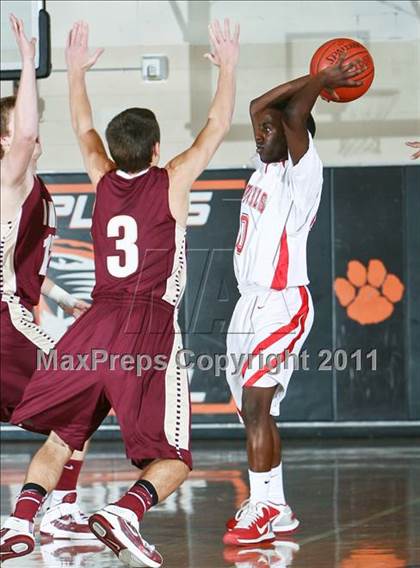 Thumbnail 2 in Peekskill vs. Iona Prep (Harry Jefferson Holiday Showcase) photogallery.