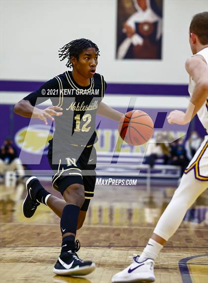 Thumbnail 1 in Noblesville @ Guerin Catholic photogallery.