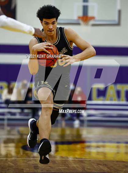 Thumbnail 3 in Noblesville @ Guerin Catholic photogallery.