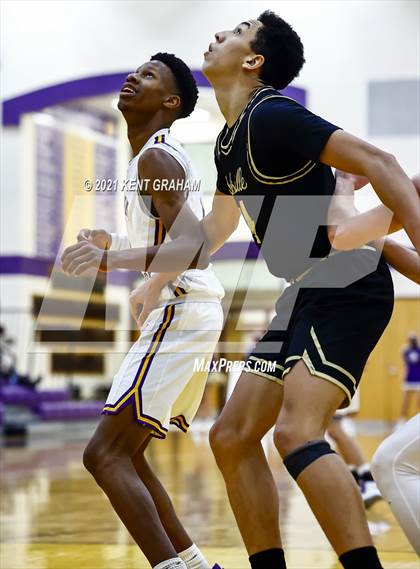 Thumbnail 2 in Noblesville @ Guerin Catholic photogallery.