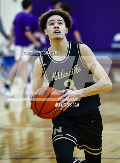 Thumbnail 3 in Noblesville @ Guerin Catholic photogallery.