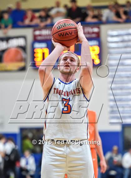 Thumbnail 2 in Cedar Ridge vs. Lamar (AAA 3A Round Two) photogallery.