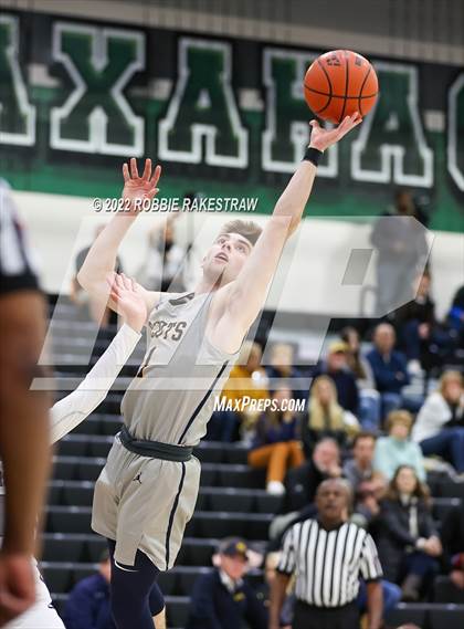 Thumbnail 3 in University vs. Highland Park (UIL 5A Region 2 Bi-District Playoff) photogallery.