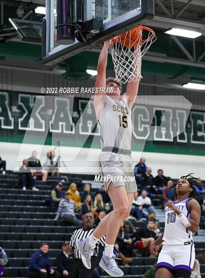 Thumbnail 2 in University vs. Highland Park (UIL 5A Region 2 Bi-District Playoff) photogallery.