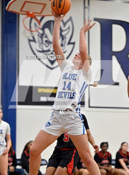 Thumbnail 3 in Lincoln vs. Davis Sr. (Dorothy Speck Memorial) photogallery.