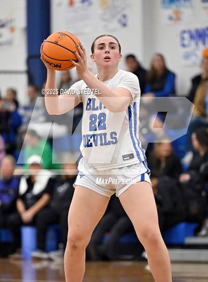 Thumbnail 2 in Lincoln vs. Davis Sr. (Dorothy Speck Memorial) photogallery.