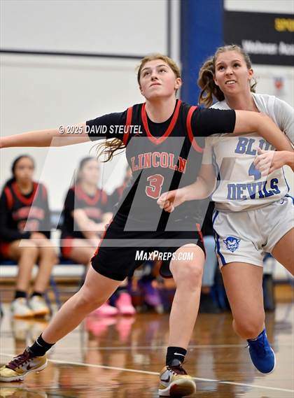 Thumbnail 2 in Lincoln vs. Davis Sr. (Dorothy Speck Memorial) photogallery.