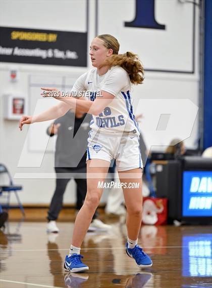 Thumbnail 3 in Lincoln vs. Davis Sr. (Dorothy Speck Memorial) photogallery.