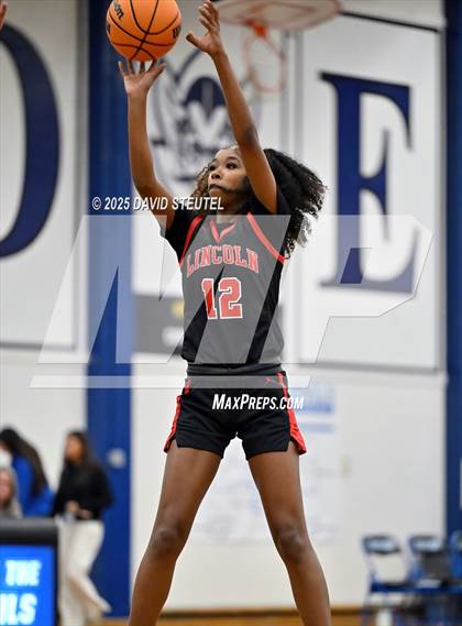 Thumbnail 2 in Lincoln vs. Davis Sr. (Dorothy Speck Memorial) photogallery.