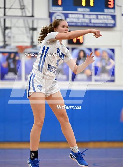 Thumbnail 3 in Lincoln vs. Davis Sr. (Dorothy Speck Memorial) photogallery.