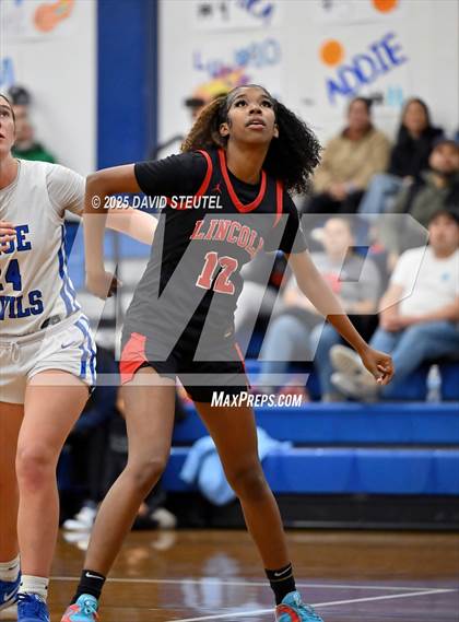 Thumbnail 3 in Lincoln vs. Davis Sr. (Dorothy Speck Memorial) photogallery.