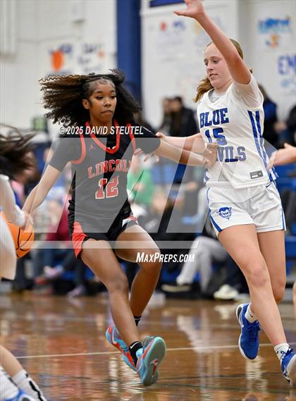 Thumbnail 2 in Lincoln vs. Davis Sr. (Dorothy Speck Memorial) photogallery.