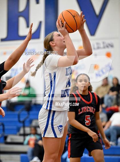 Thumbnail 3 in Lincoln vs. Davis Sr. (Dorothy Speck Memorial) photogallery.