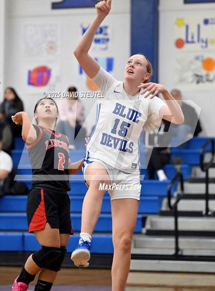 Thumbnail 1 in Lincoln vs. Davis Sr. (Dorothy Speck Memorial) photogallery.