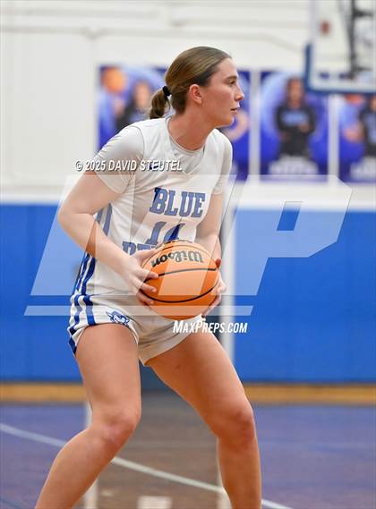 Thumbnail 3 in Lincoln vs. Davis Sr. (Dorothy Speck Memorial) photogallery.