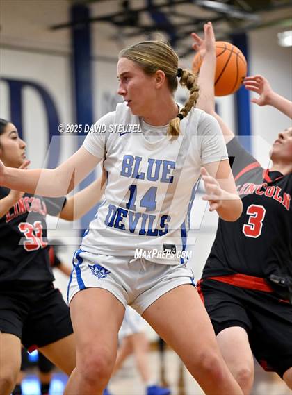 Thumbnail 1 in Lincoln vs. Davis Sr. (Dorothy Speck Memorial) photogallery.