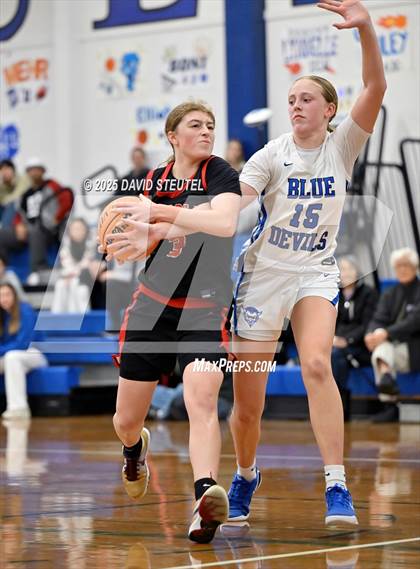 Thumbnail 3 in Lincoln vs. Davis Sr. (Dorothy Speck Memorial) photogallery.