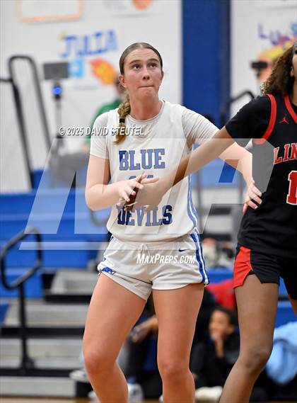 Thumbnail 3 in Lincoln vs. Davis Sr. (Dorothy Speck Memorial) photogallery.