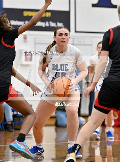 Thumbnail 1 in Lincoln vs. Davis Sr. (Dorothy Speck Memorial) photogallery.