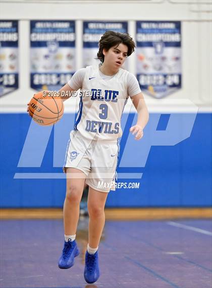 Thumbnail 2 in Lincoln vs. Davis Sr. (Dorothy Speck Memorial) photogallery.