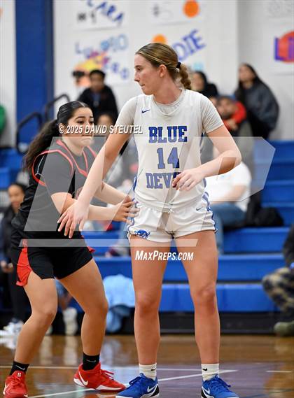 Thumbnail 1 in Lincoln vs. Davis Sr. (Dorothy Speck Memorial) photogallery.