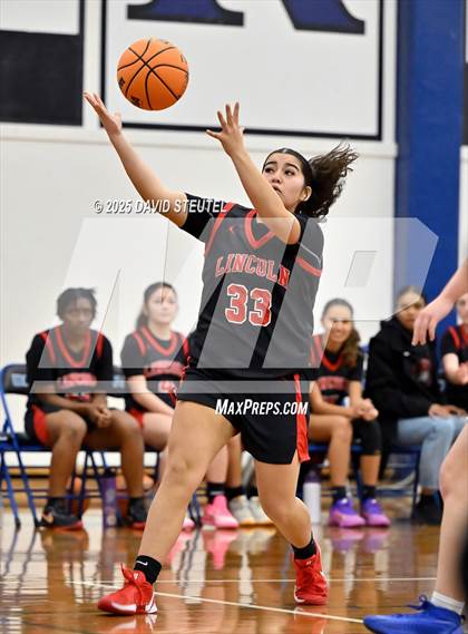 Thumbnail 2 in Lincoln vs. Davis Sr. (Dorothy Speck Memorial) photogallery.