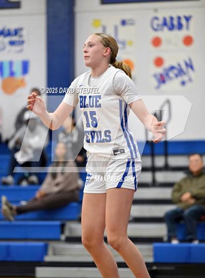 Thumbnail 2 in Lincoln vs. Davis Sr. (Dorothy Speck Memorial) photogallery.