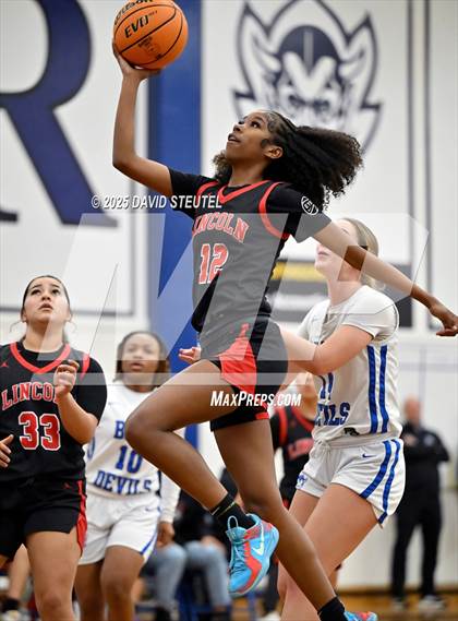 Thumbnail 2 in Lincoln vs. Davis Sr. (Dorothy Speck Memorial) photogallery.