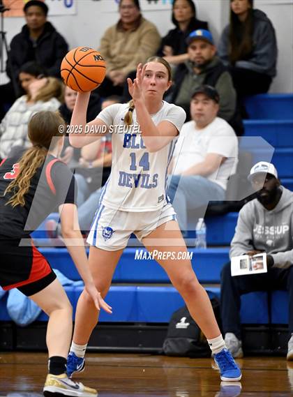 Thumbnail 3 in Lincoln vs. Davis Sr. (Dorothy Speck Memorial) photogallery.