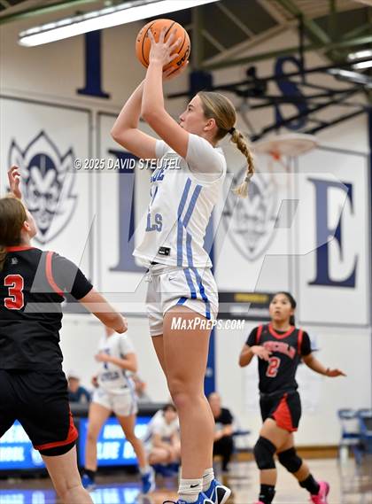 Thumbnail 3 in Lincoln vs. Davis Sr. (Dorothy Speck Memorial) photogallery.