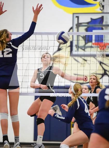 Thumbnail 3 in GMG vs Hudson (IHSAA Regional Semifinal) photogallery.