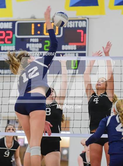 Thumbnail 1 in GMG vs Hudson (IHSAA Regional Semifinal) photogallery.