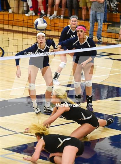 Thumbnail 2 in GMG vs Hudson (IHSAA Regional Semifinal) photogallery.