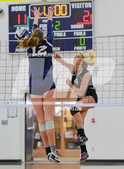 Thumbnail 3 in GMG vs Hudson (IHSAA Regional Semifinal) photogallery.
