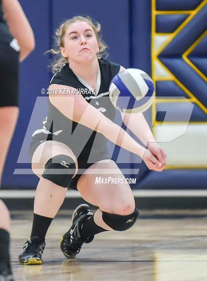 Thumbnail 1 in GMG vs Hudson (IHSAA Regional Semifinal) photogallery.