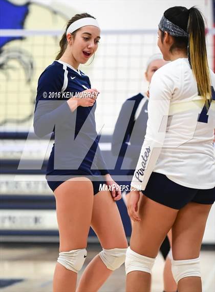 Thumbnail 2 in GMG vs Hudson (IHSAA Regional Semifinal) photogallery.
