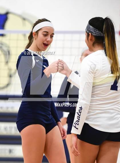 Thumbnail 1 in GMG vs Hudson (IHSAA Regional Semifinal) photogallery.